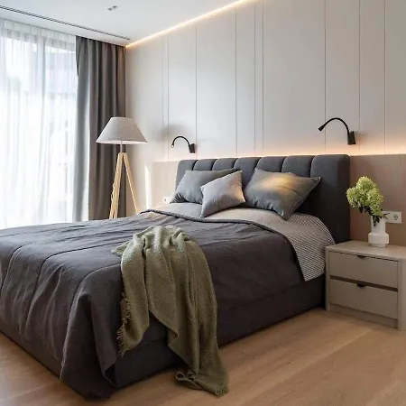 Cozy In The Center Of *